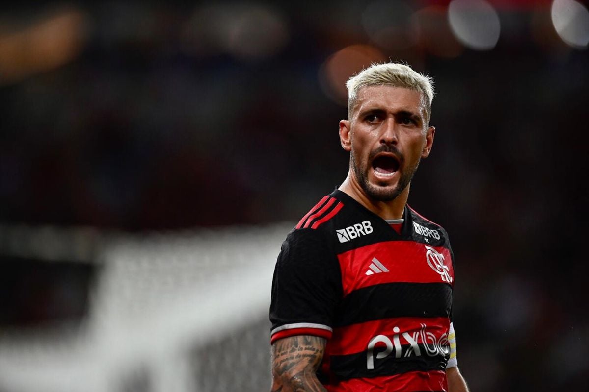 Arrascaeta marcou dois gols e fez a vitória do Flamengo virar goleada no Maracanã