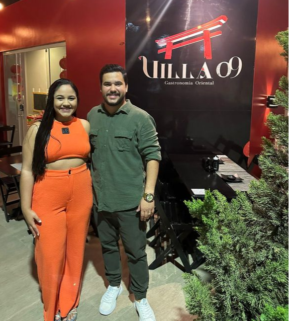 Lívia Lima Alves e Anthony Vieira Pirola abriram o restaurante Villa 09 Gastronomia Oriental. Crédito: Acervo pessoal