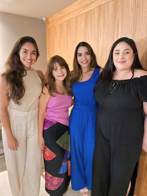 As oncologistas Alyssa Miranda, Kítia Perciano e Camila Beatrice 