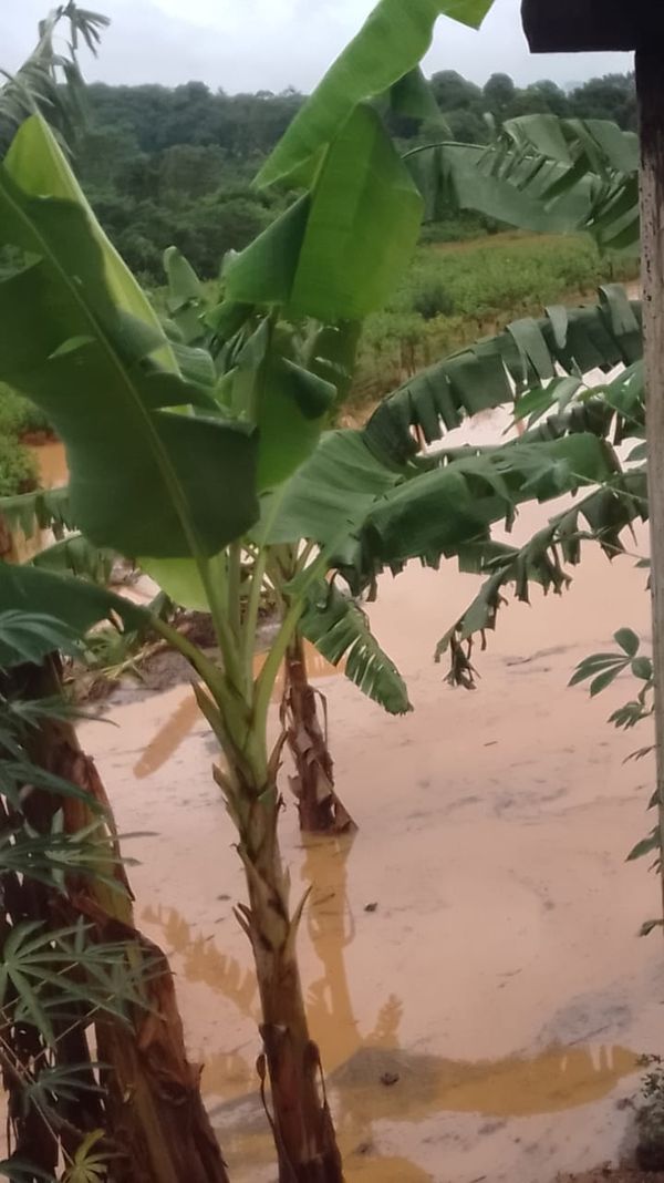 Chuva em Fundão: rio transbordou e até barreira caiu por Leitor | A Gazeta