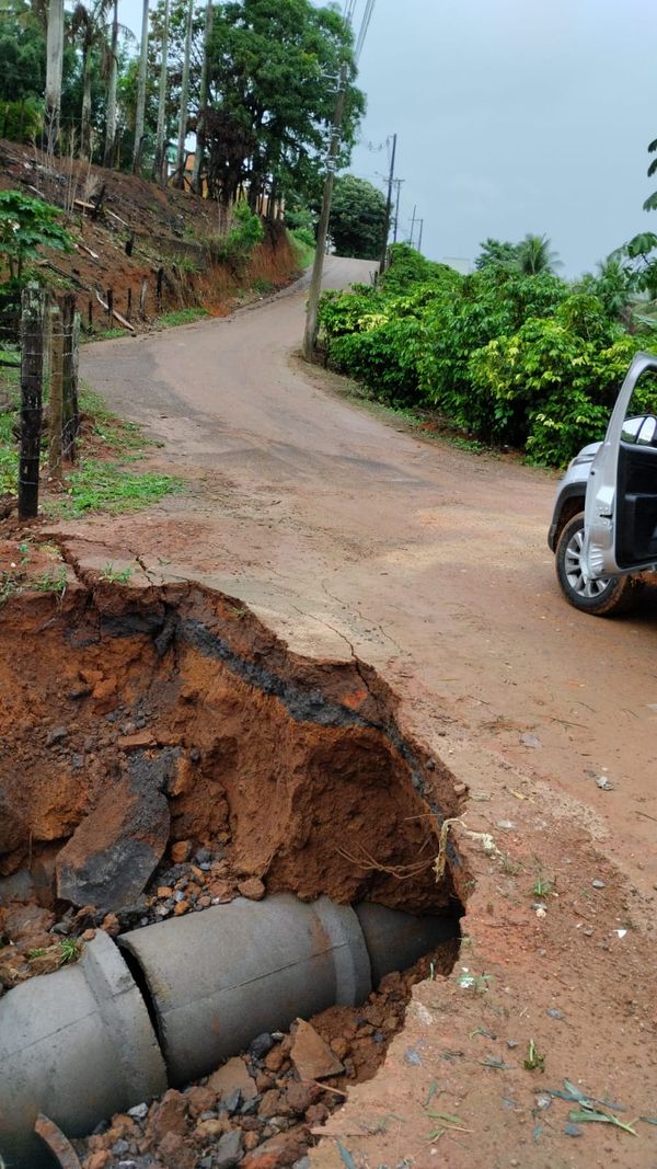 Chuva em Fundão: rio transbordou e até barreira caiu por Leitor | A Gazeta