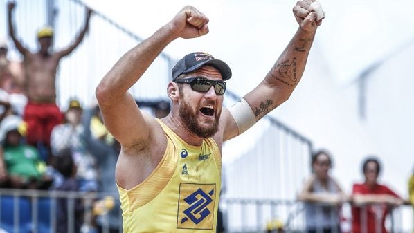 Em 20 anos na areia, o atleta capixaba acumula duas finais olímpicas, sendo ouro no Rio-2016, um título do Campeonato Mundial e o bicampeonato da Copa do Mundo. Em outubro ele disputará sua última competição oficial