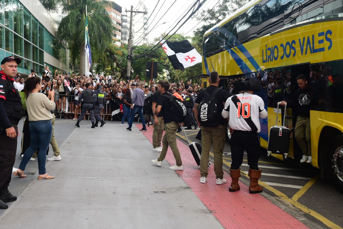 Chegada da delegação do Vasco ao Espírito Santo por Carlos Alberto Silva