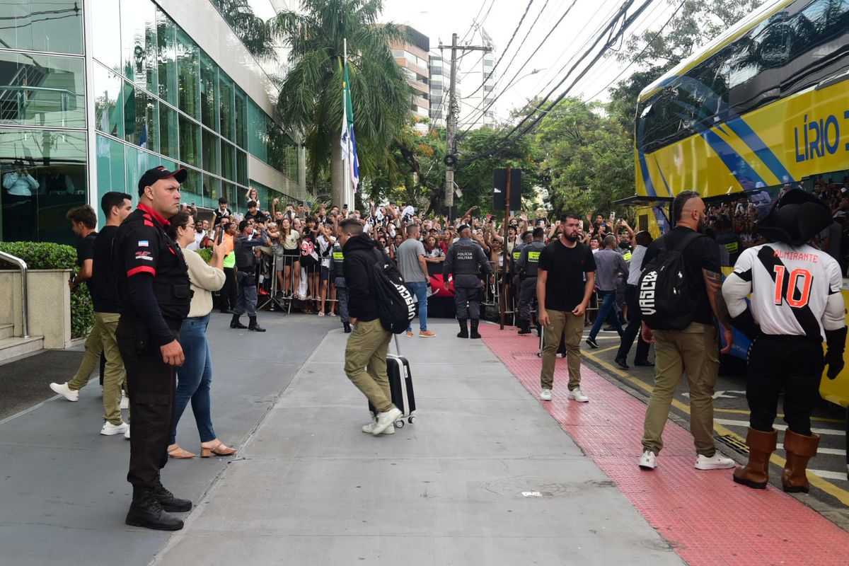 Chegada da delegação do Vasco ao Espírito Santo por Carlos Alberto Silva