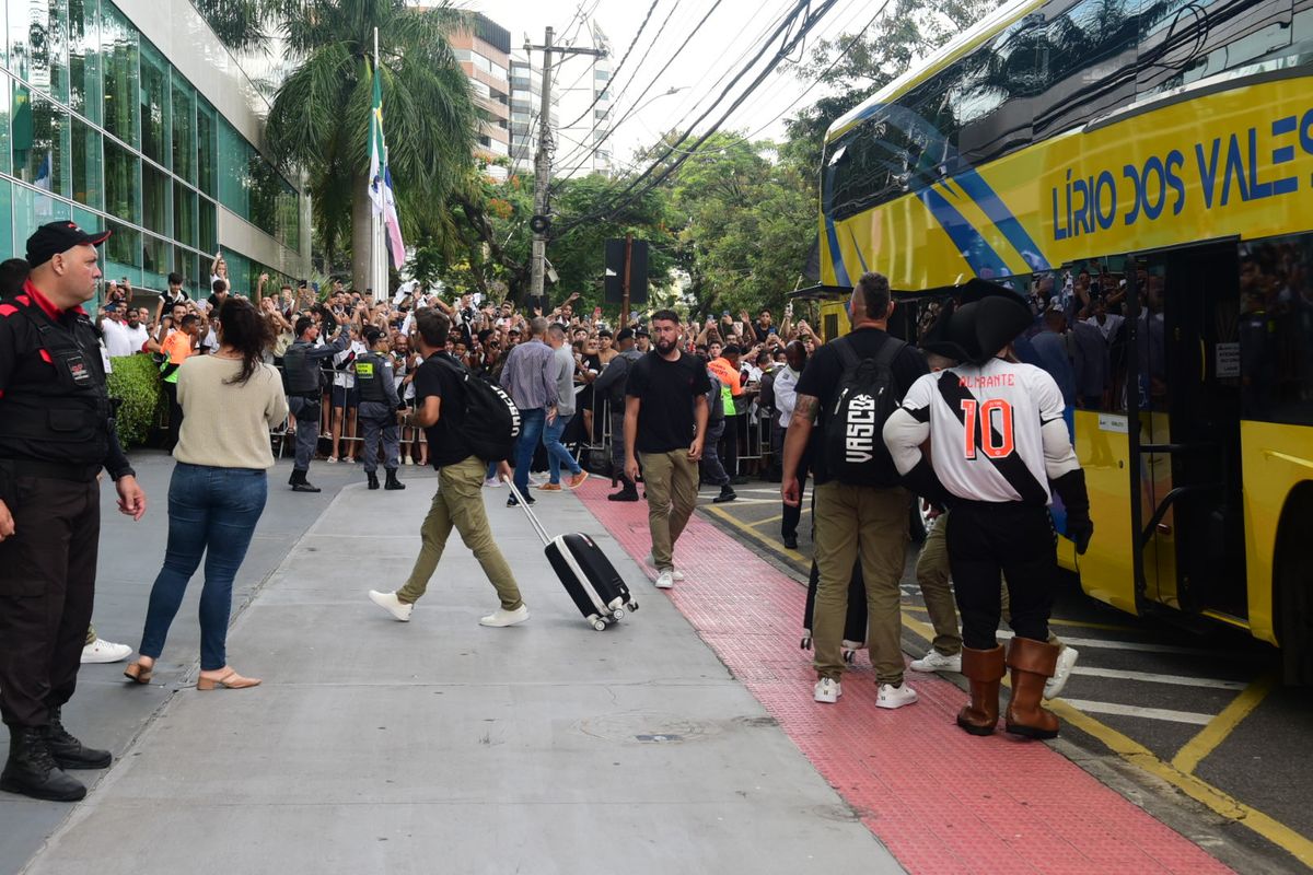 Chegada da delegação do Vasco ao Espírito Santo por Carlos Alberto Silva
