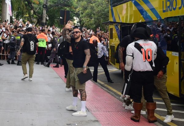 Chegada da delegação do Vasco ao Espírito Santo por Carlos Alberto Silva