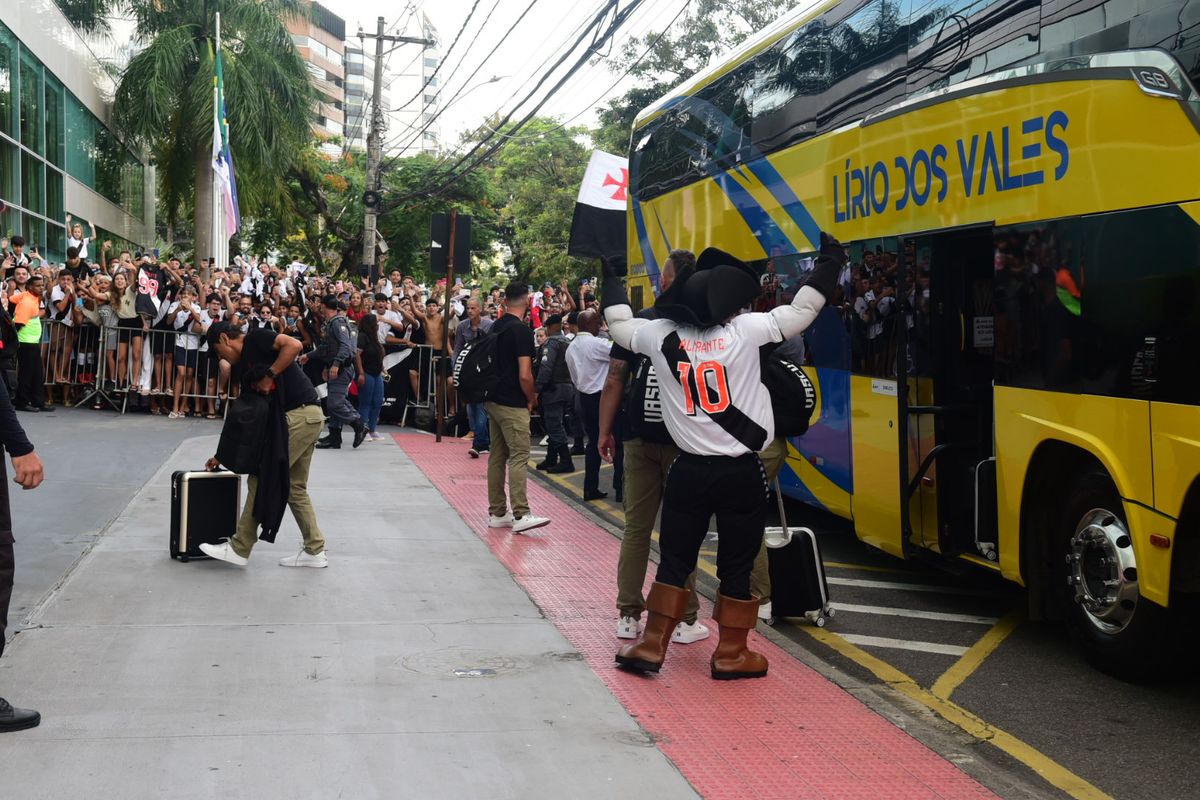 Chegada da delegação do Vasco ao Espírito Santo por Carlos Alberto Silva