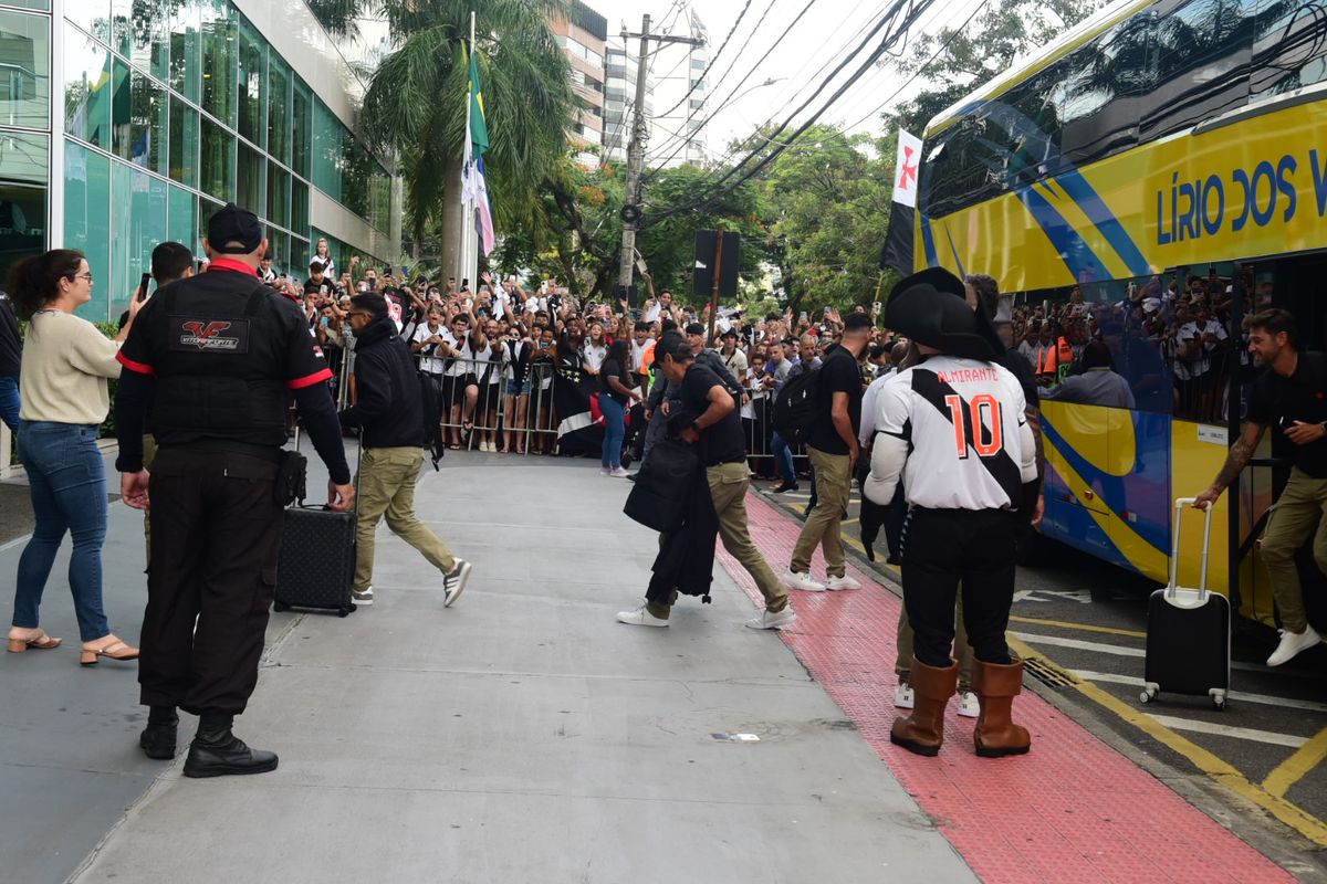 Chegada da delegação do Vasco ao Espírito Santo por Carlos Alberto Silva