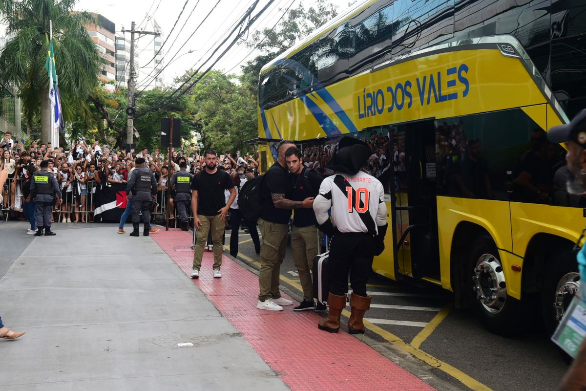 Chegada da delegação do Vasco ao Espírito Santo por Carlos Alberto Silva