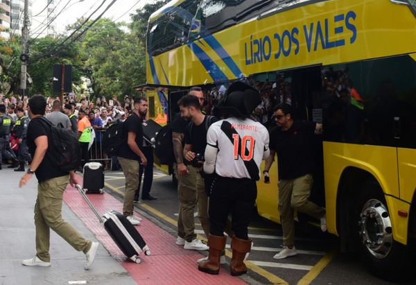 Chegada da delegação do Vasco ao Espírito Santo por Carlos Alberto Silva