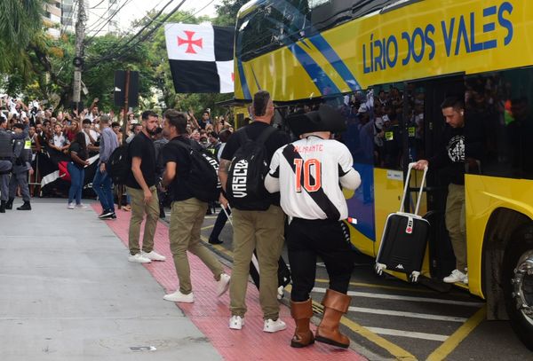 Chegada da delegação do Vasco ao Espírito Santo por Carlos Alberto Silva