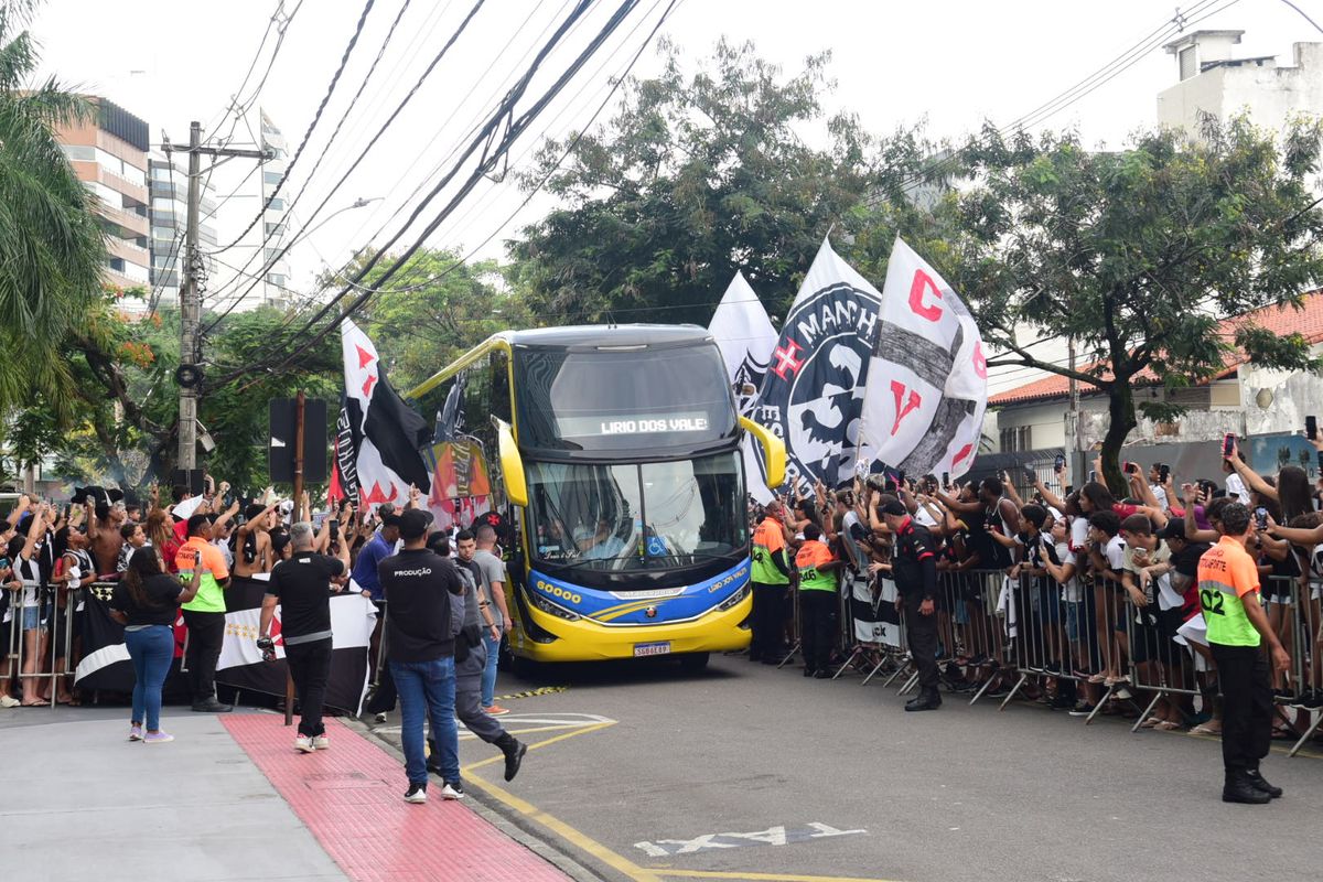 Chegada da delegação do Vasco ao Espírito Santo por Carlos Alberto Silva