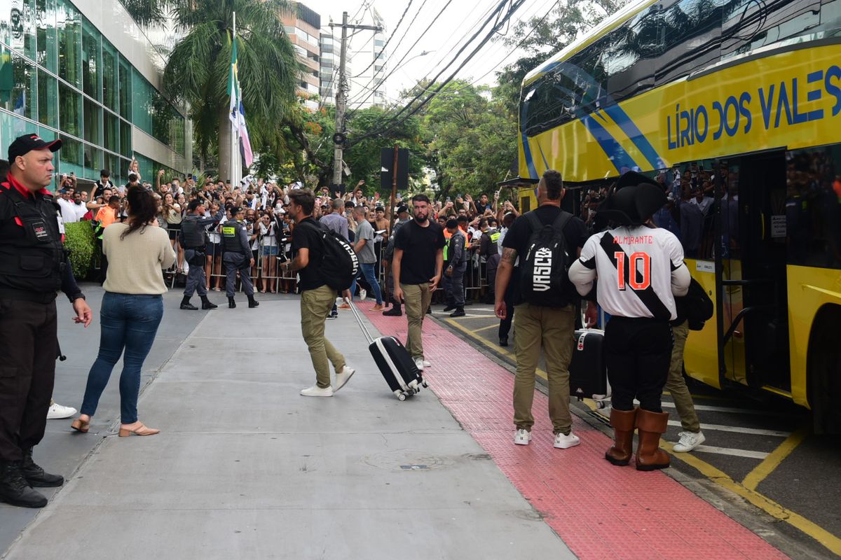 Chegada da delegação do Vasco ao Espírito Santo por Carlos Alberto Silva