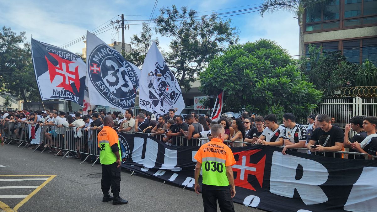 Chegada da delegação do Vasco ao Espírito Santo por Carlos Alberto Silva