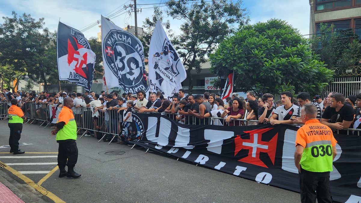Chegada da delegação do Vasco ao Espírito Santo por Carlos Alberto Silva
