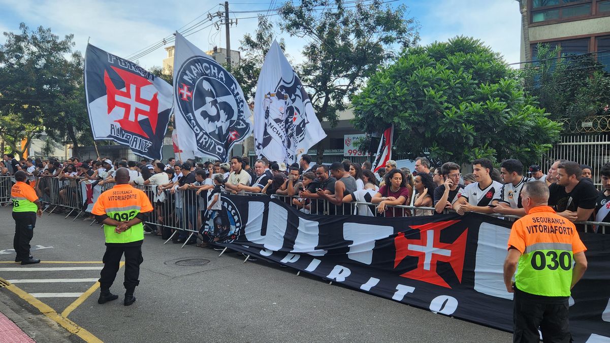 Chegada da delegação do Vasco ao Espírito Santo por Carlos Alberto Silva
