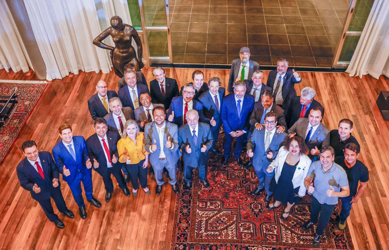 Presidente se reuniu com Arthur Lira e líderes de partidos aliados no Palácio da Alvorada para azeitar relação com a Câmara.