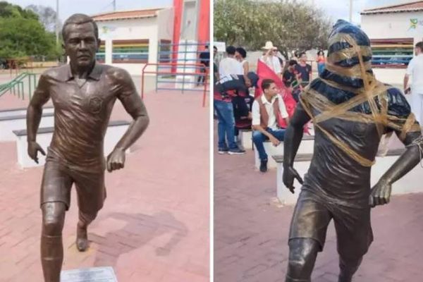 Estátua de Daniel Alves já foi coberta com sacos plásticos e fitas adesivas