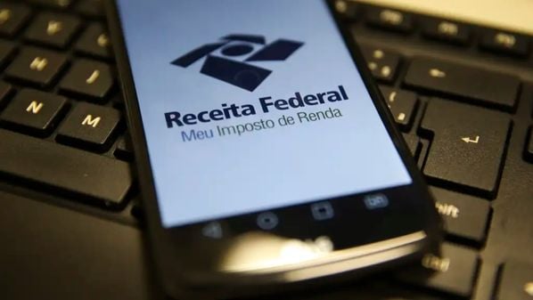 Aos que vão receber restituição, o pagamento será feito em 29 de novembro, na conta ou na chave Pix do tipo CPF informada na declaração do Imposto de Renda