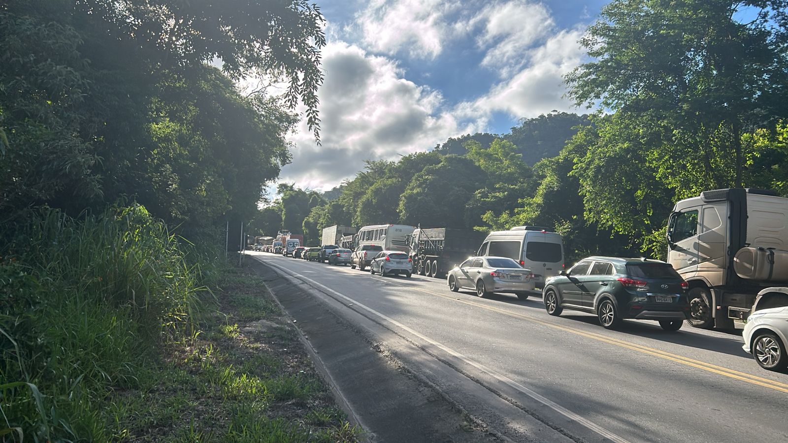 Motoristas que saíram da Grande Vitória e tentam acessar a região Serrana precisam ter paciência; trânsito já estava totalmente liberado por volta das 18 horas