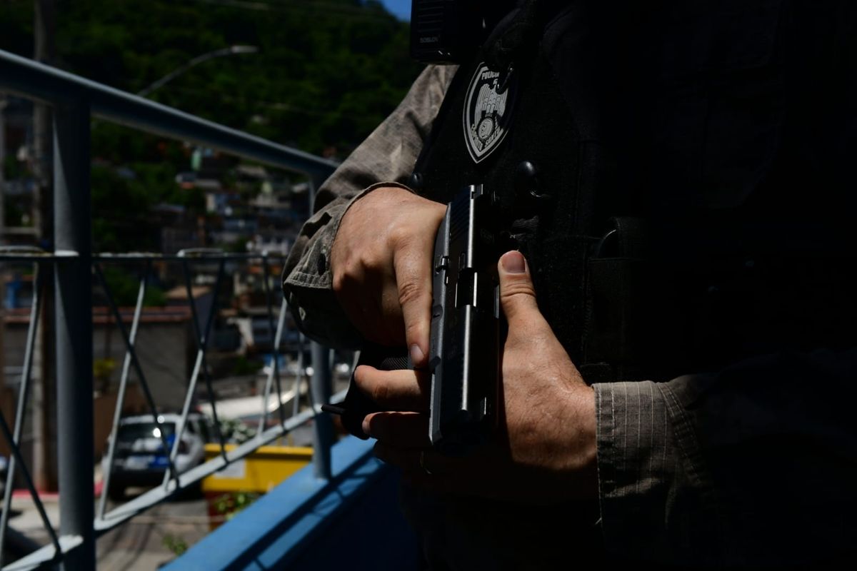 Polícia Militar na Piedade por Fernando Madeira