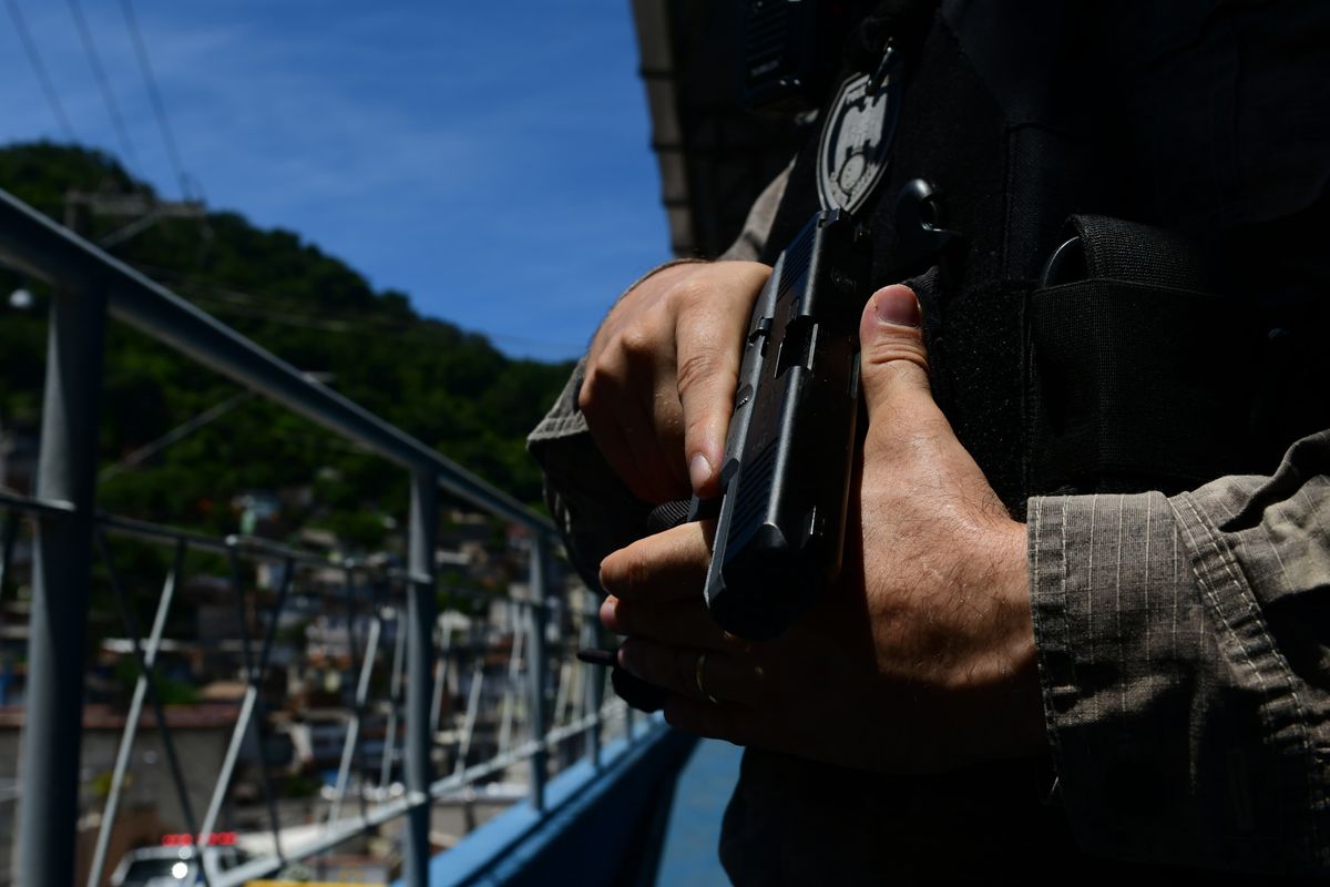 Polícia Militar na Piedade por Fernando Madeira