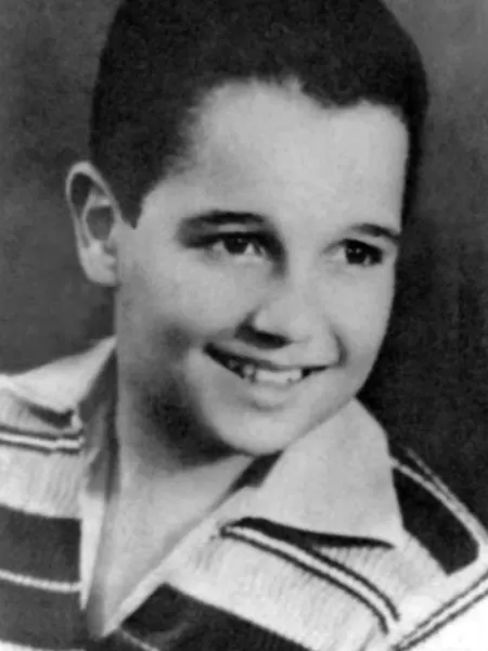 Roberto Carlos tinha seis anos quando foi atropelado por um trem