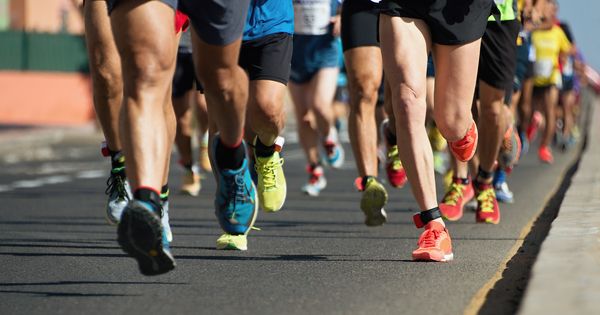 Quem deseja correr deve começar gradualmente, alternando entre corrida e caminhada para evitar lesões