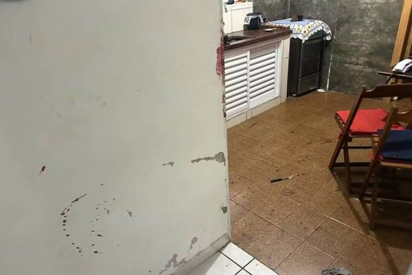 Casal é encontrado morto esfaqueado em apartamento no litoral de SP