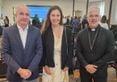 O bispo auxiliar da Arquidiocese de Vitória, Dom Andherson Franklin Lustoza de Souza, a presidente do Instituto Modus Vivendi Erika Kunkel, e Diretor da EDP,  Dominic Schmal
