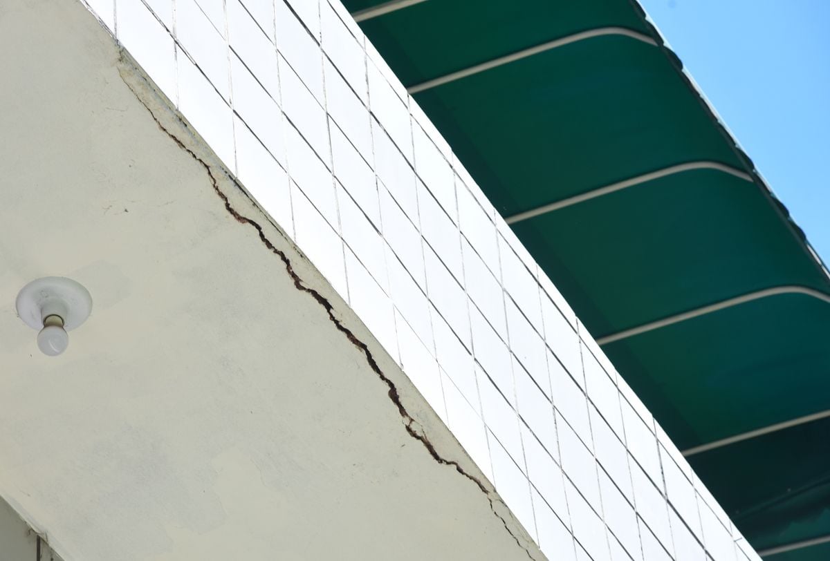 Prédio antigo com problemas estrutural no Parque Moscoso, Centro de Vitória por Ricardo Medeiros