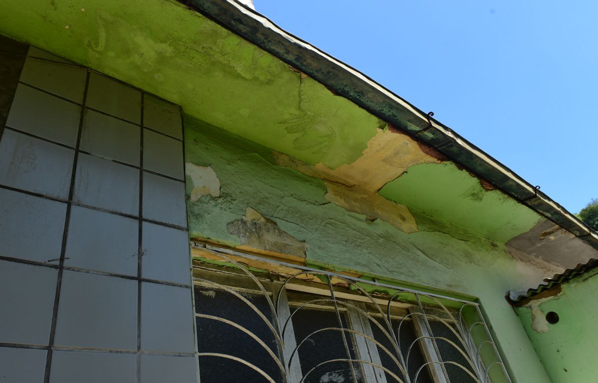 Prédio antigo com problemas estrutural no Parque Moscoso, Centro de Vitória por Ricardo Medeiros