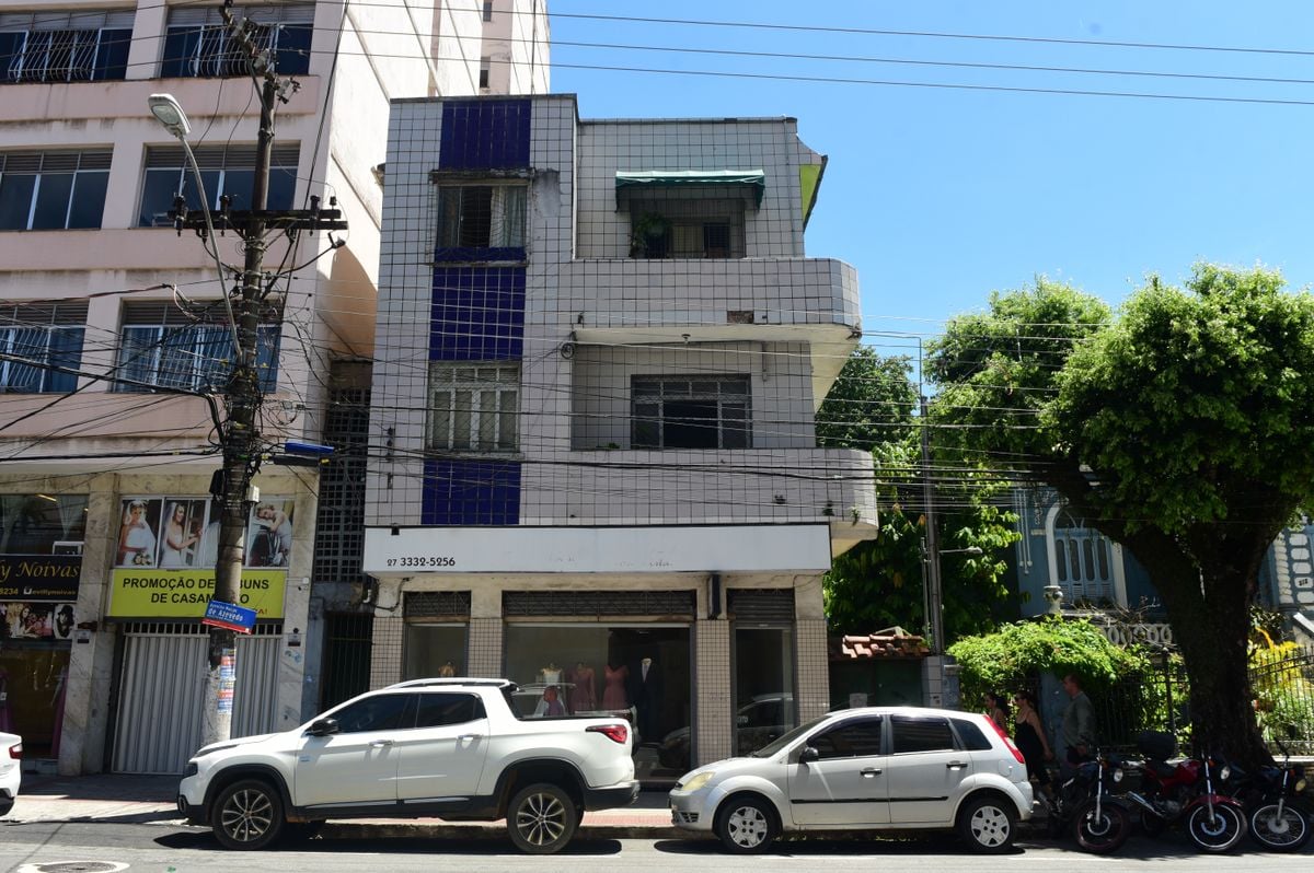 Prédio antigo com problemas estrutural no Parque Moscoso, Centro de Vitória por Ricardo Medeiros