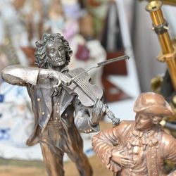 Feira de Antiguidades da Rua da Lama, em Vitória
