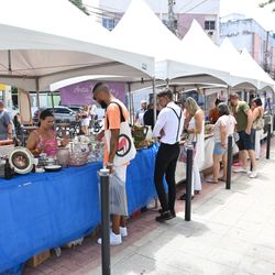 Feira de Antiguidades da Rua da Lama, em Vitória