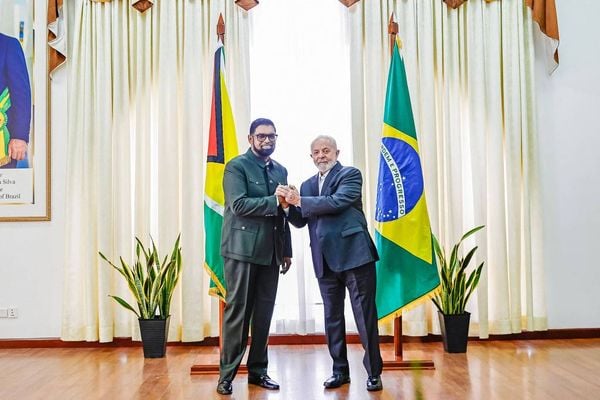 Lula se encontra com o presidente da Guiana, Irfaan Ali, em reunião bilateral em Georgetown, capital do país
