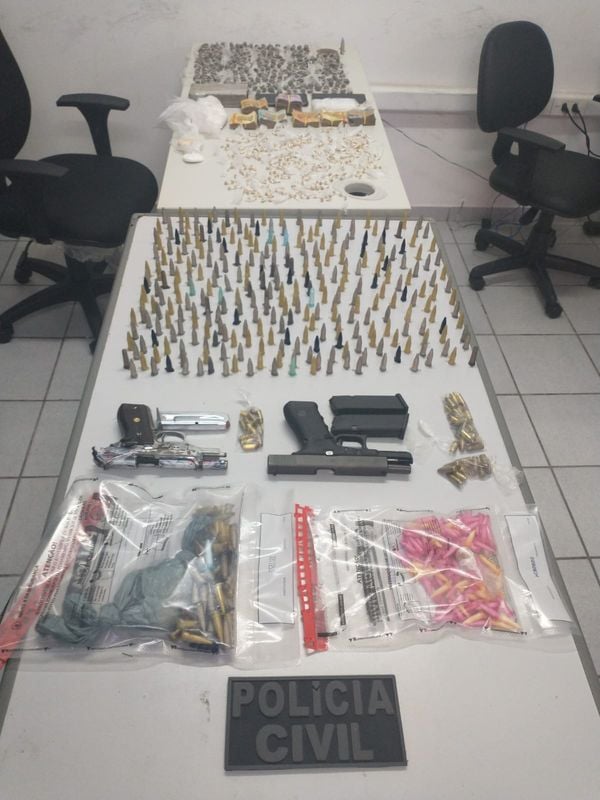 Materiais apreendidos durante a Operação Lobo Guará realizada em 2022 por Divulgação | Polícia Civil 