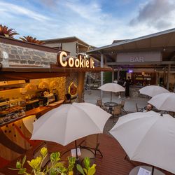 Brizz, espaço gastronômico e cultural na Enseada do Suá, em Vitória