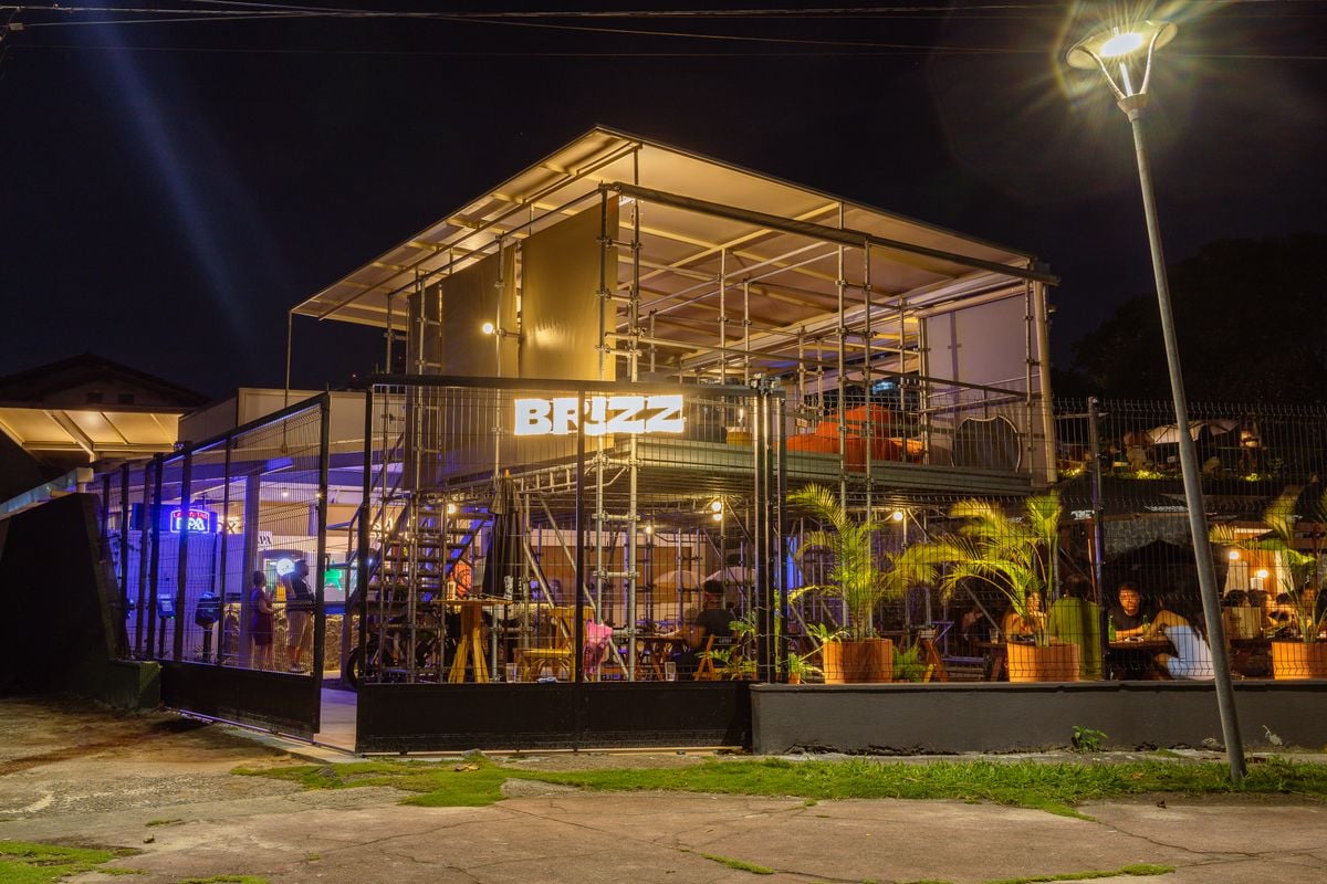 Brizz, espaço gastronômico e cultural na Enseada do Suá, em Vitória por Ciro Trigo