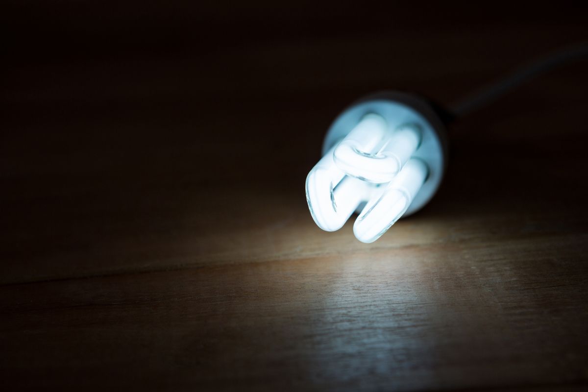Close-up of bulb glowing onMoradores de Fradinhos e Santa Cecília, em Vitória, reclamam de falta de luz  a wooden table