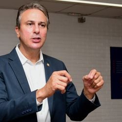 Futuros médicos alcançaram menos de 60% de proficiência nos conceitos apresentados na prova; punições vão de impedimento de ingresso de estudantes até proibição para novas vagas; instituições têm 30 dias para apresentar defesa; prova foi questionada na Justiça