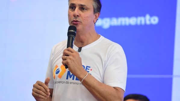 Inep anulou três perguntas do exame após estudante divulgar itens semelhantes durante live; Camilo Santana ressaltou que PF instaurou procedimento preliminar para apurar episódio