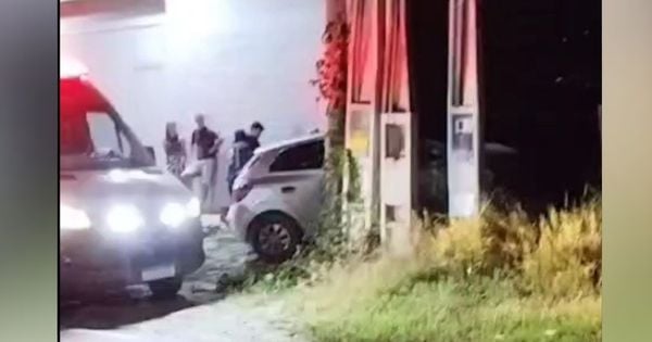Momento do acidente, que ocorreu na noite de domingo (3), foi flagrado por uma câmera de videomonitoramento na Rua Amintas Osório de Matos, no bairro Niterói