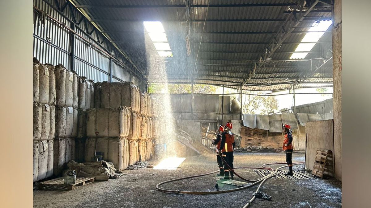 Incêndio atinge galpão de café no Caparaó 