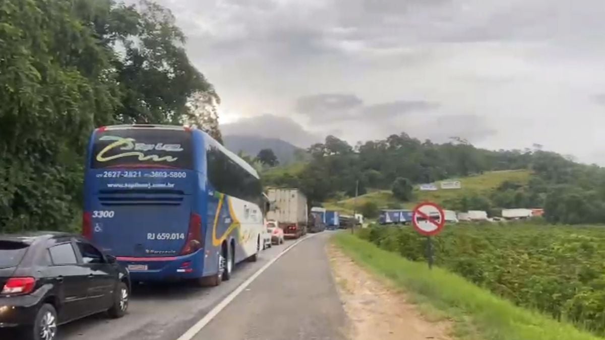 Após cinco horas, BR 101 é totalmente liberada em Rio Novo do Sul 