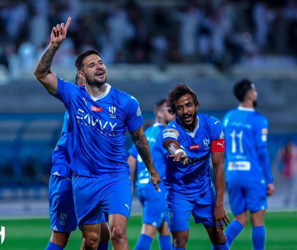 O artilheiro MItrovic marcou um dos gols da vitória do Al-Hilal