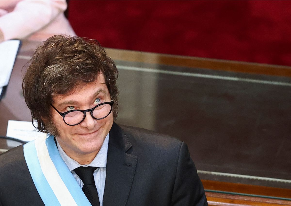 Presidente da Argentina havia dado um reajuste de 48% ao próprio salário e ao de outros funcionários do alto escalão da administração pública