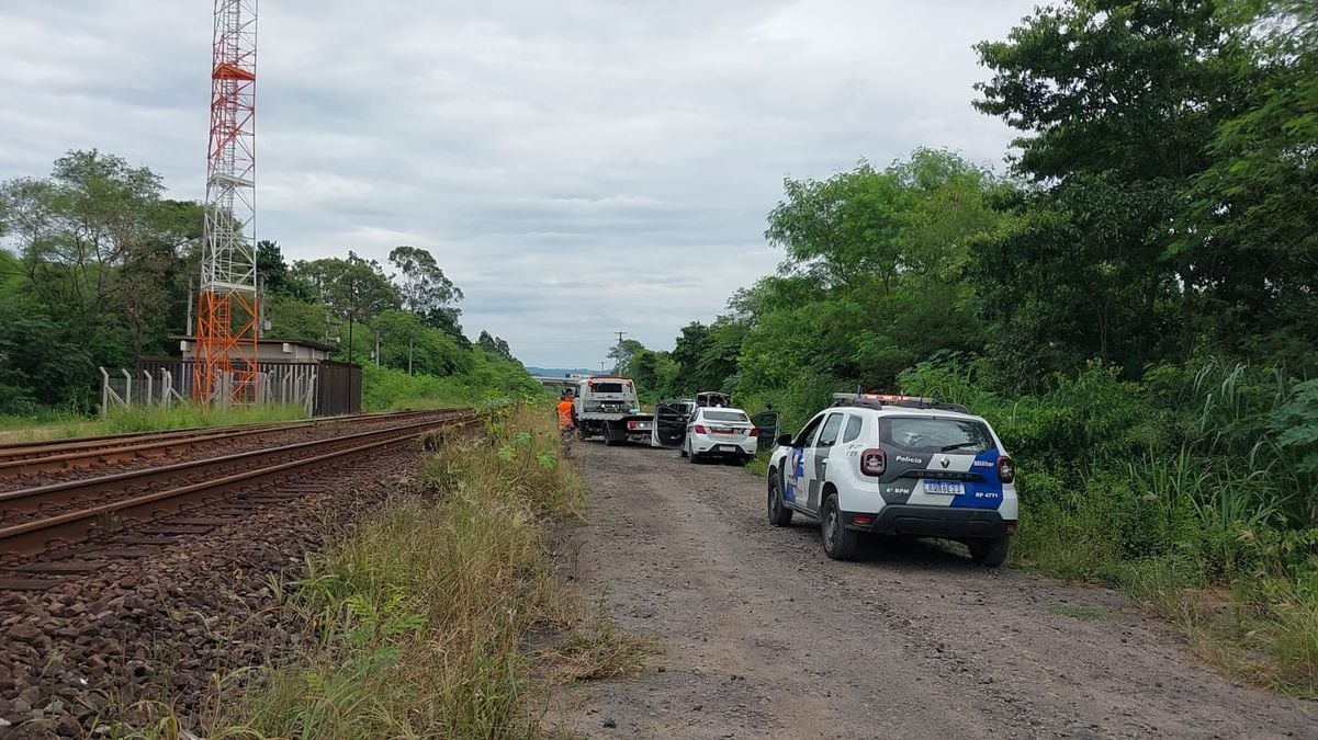 Taxista é encontrado morto no porta-malas do carro na Serra