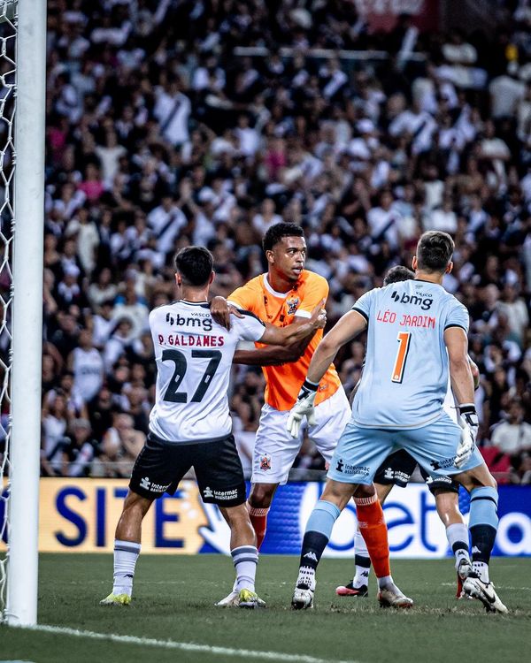 Xandinho foi o homem do jogo do Nova, que cavou boas oportunidades 
