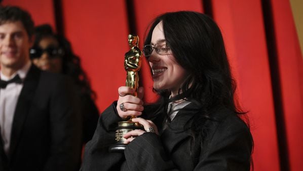 Cantora americana levou prêmio de melhor canção original por 'What Was I Made For?', de 'Barbie', e já tinha vitória por '007'